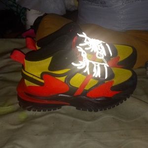 Jiggy 10.5 men yellow/red/black sports boot with reflector round gray/black lace